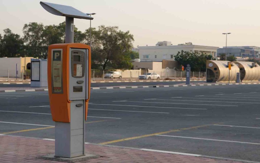 پرداخت هزینه پارک خودرو در دبی